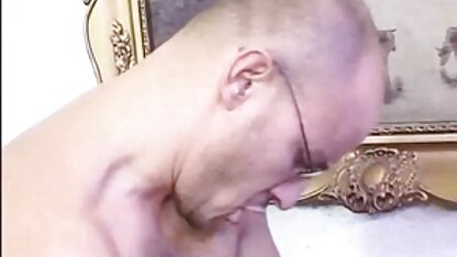 ورزش های بلوند با لباس زیر زنانه داستان سکسی تلگرامی سوسیس غلیظ را در گربه خود وارد کرد