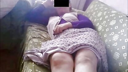 دختر نازک روس در کفش پاشنه بلند اجازه می دهد دیک پسر را کانال کلیپ سکس تلگرام در بیدمشک تراشیده