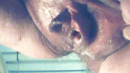 دختر ولایتی دید کانال فیلمsex که یک ماشین وجود دارد و پاهای خود را برای یک لوکس ناآشنا پهن کرده است